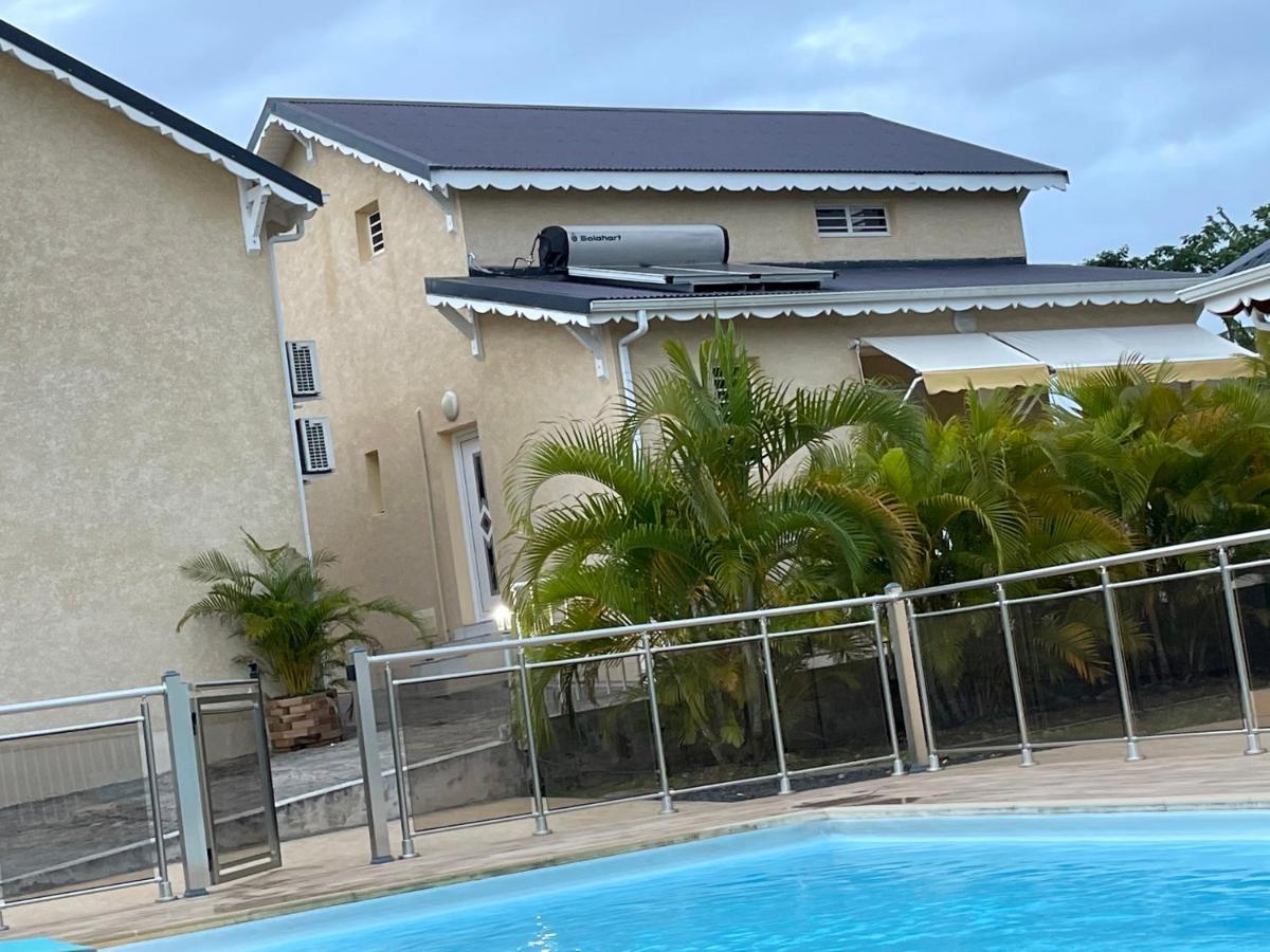 Les Villas Sarah Le Moule Exteriör bild